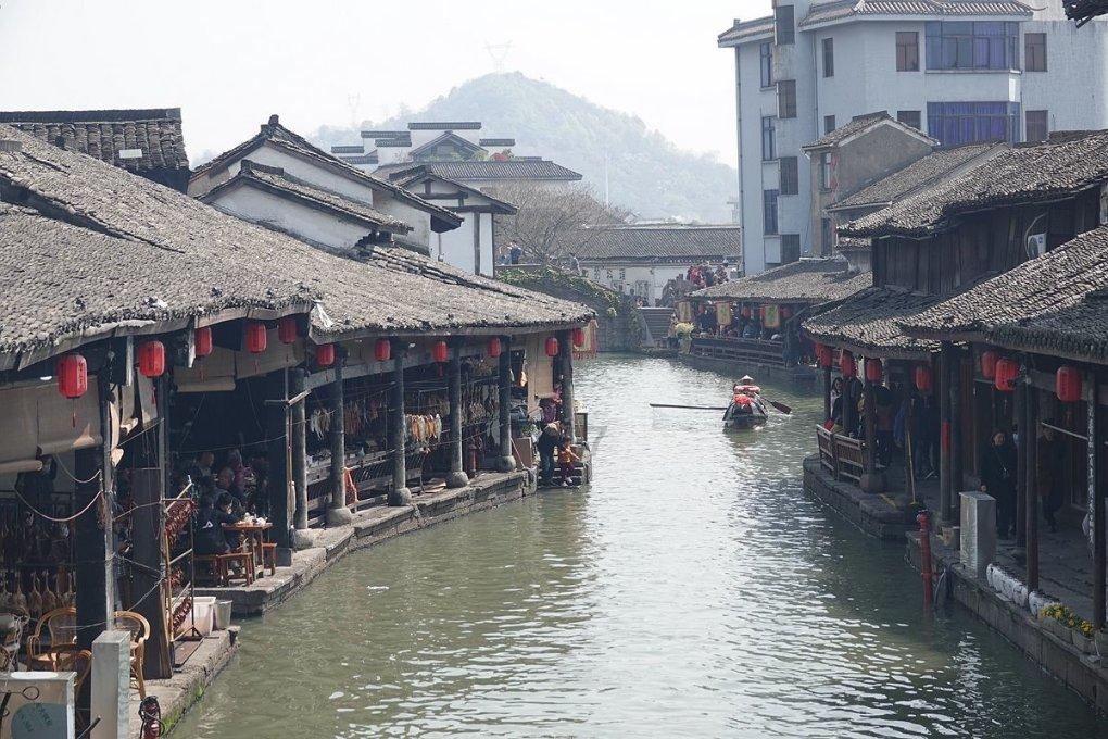 澳巴铁矿石发运量及到港量出现下滑,叠加央行降准,支撑铁矿石期价顺势走高
